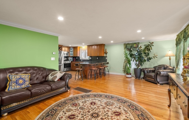 215 SAINT MARY ST