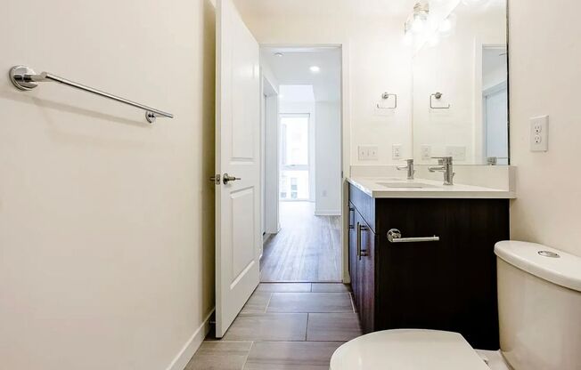 2 beds, 2 baths, 900 sqft, $1,795, Unit Unit 422 B