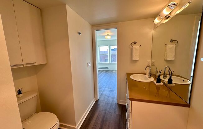 1 bed, 1.5 baths, 872 sqft, $2,395, Unit Unit 402