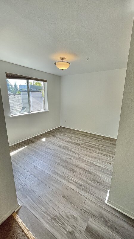 19230 Forest Park Dr. N.E. Unit #E219