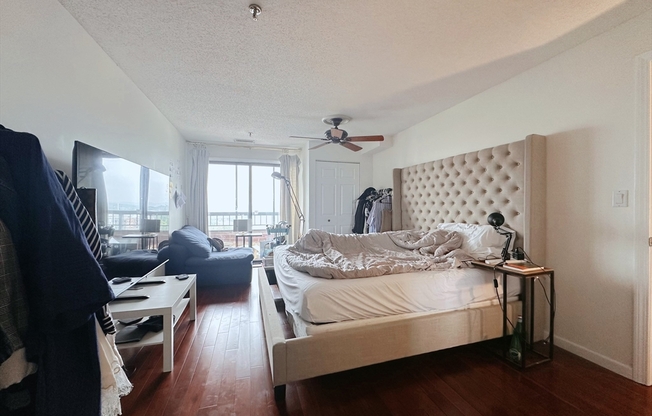 2 beds, 2 baths, 1,206 sqft, $3,500, Unit 1123