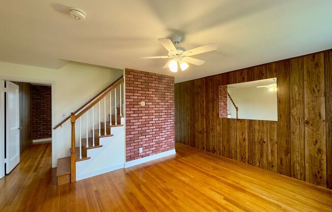 Charming 3Bed/1.5Bath Townhome with Modern Amenities in Baltimore