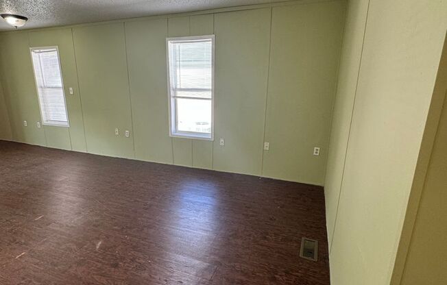 3 beds, 1 bath, $1,100