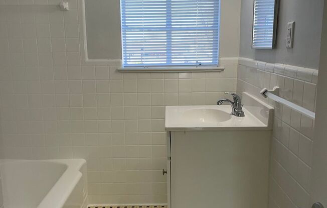 1 bed, 1 bath, $1,075, Unit 52