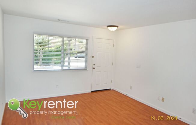 Charming 3 bed 2 bath home with spacious backyard!