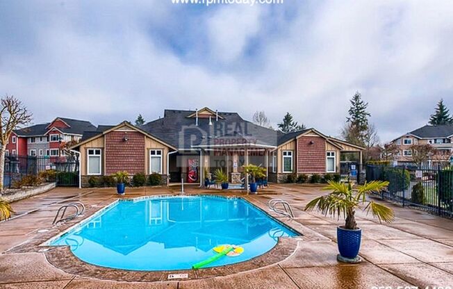 Stunning 2 Bedroom Condo With Garage!