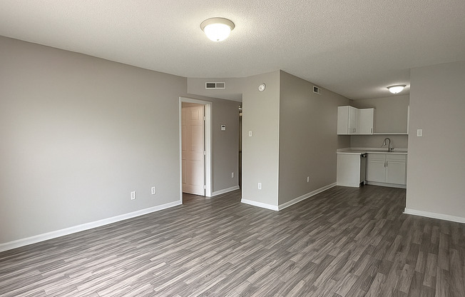 3 beds, 1 bath, 820 sqft, $1,398, Unit 1325w