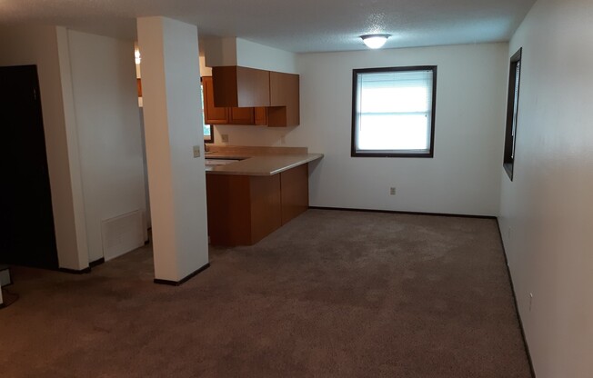 3 beds, 1 bath, 1,114 sqft, $1,150, Unit 1011 North Dakota