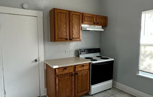 Fully renovated 2/1 single family residence available for immediate rent!