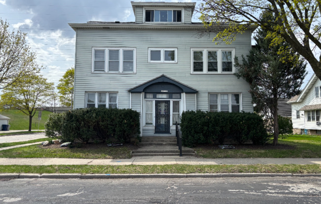 6403 W FAIRVIEW AVE
