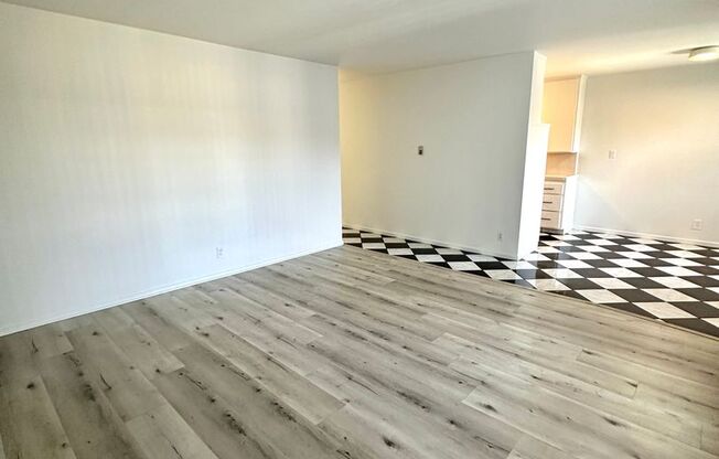 Newly Renovated Top Floor 1 Bedroom Condo Close to Beach