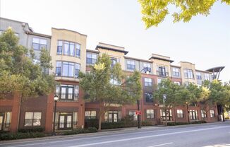 2 beds, 2 baths, $2,100, Unit Unit 2209