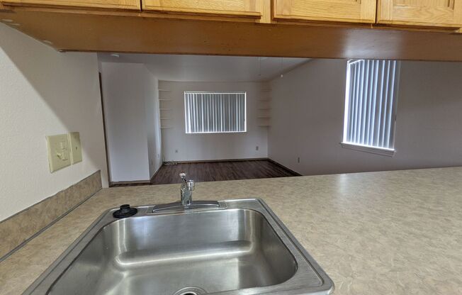 1 bed, 1 bath, 650 sqft, $1,195, Unit 11