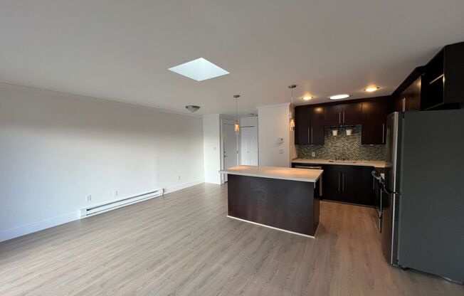 1 bed, 1 bath, $2,095, Unit #403