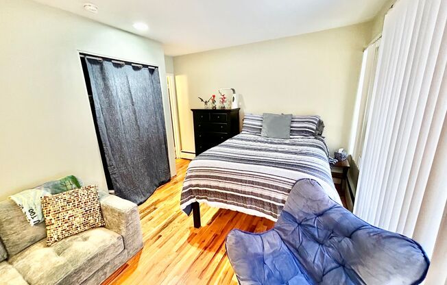 Studio, 1 bath, 450 sqft, $1,700, Unit 25