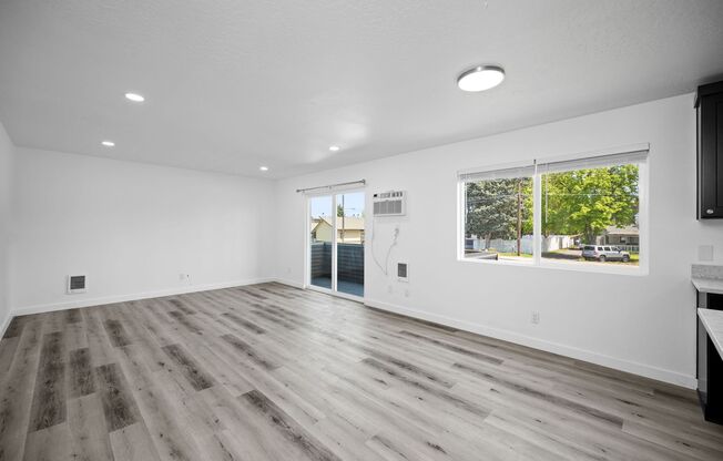 Monico Apartments - Dishman Area 2 Bedrooms