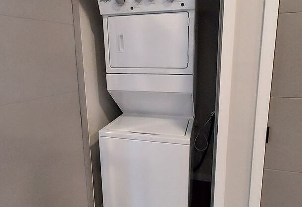 2 beds, 2 baths, 1,039 sqft, $1,824, Unit 330