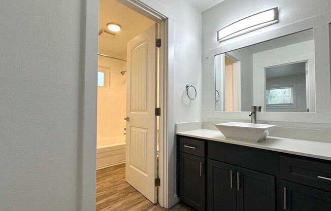 1 bed, 1 bath, 555 sqft, $1,365, Unit 7