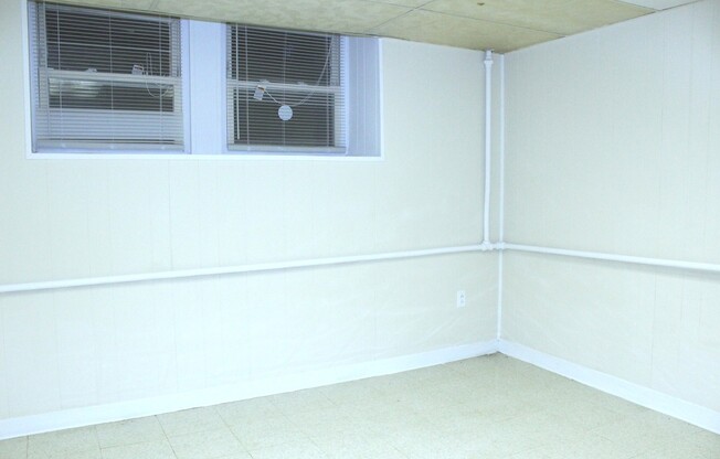 2 beds, 1 bath, 2 sqft, $975, Unit #150