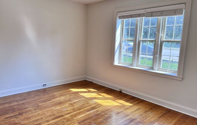 2 beds, 1 bath, 1,050 sqft, $1,695, Unit 01