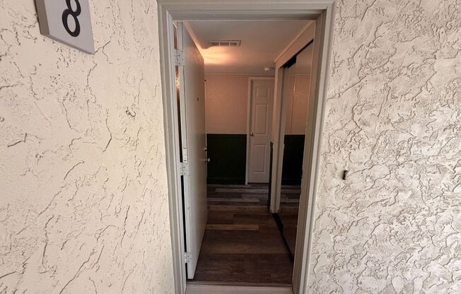 Beautiful Kirkland Top-Floor Unit Available!