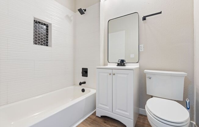 Fully Renovated 1 Bed 1 Bath - Near PDX Airport