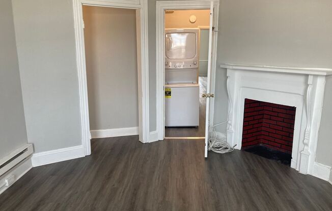 1 bed, 1 bath, 700 sqft, $1,349, Unit 42-3
