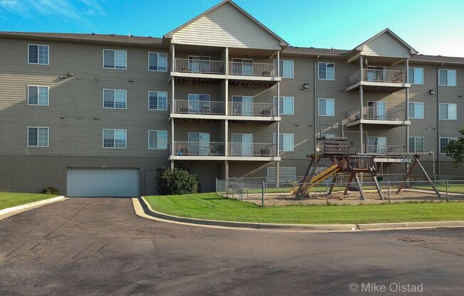 2 beds, 1 bath, $1,130