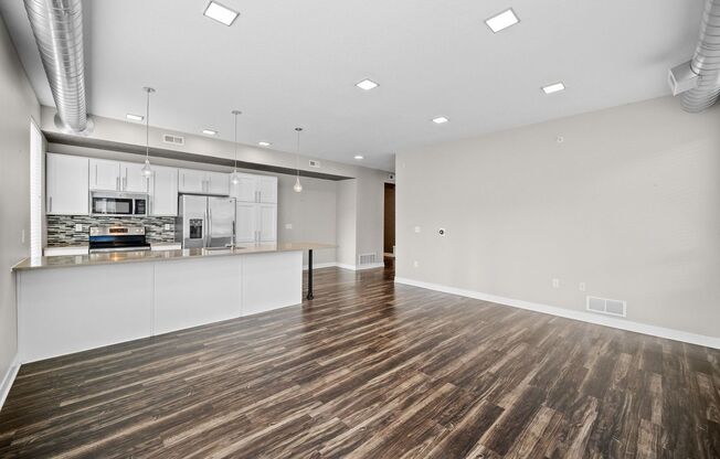 2 beds, 2 baths, 960 sqft, $1,795, Unit 316