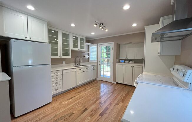 Updated 2 Bedroom Cottage with Hardwood Floors & Garden Views