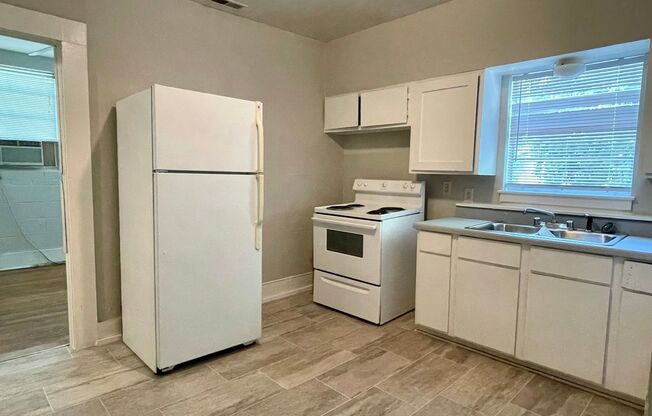 1 bed, 1 bath, 760 sqft, $750, Unit B