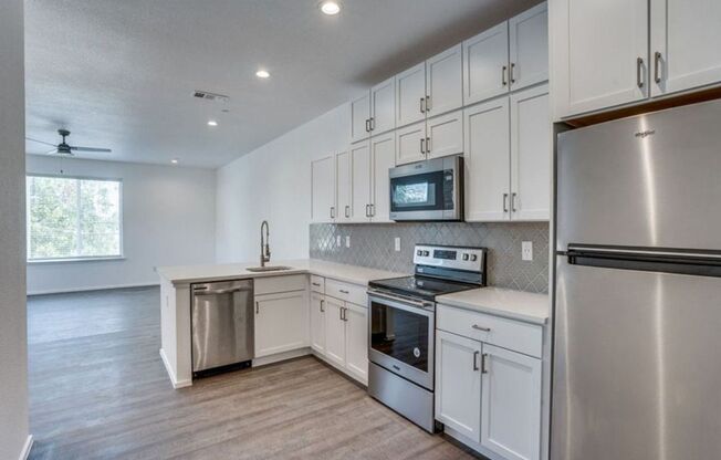 Avenue 3275