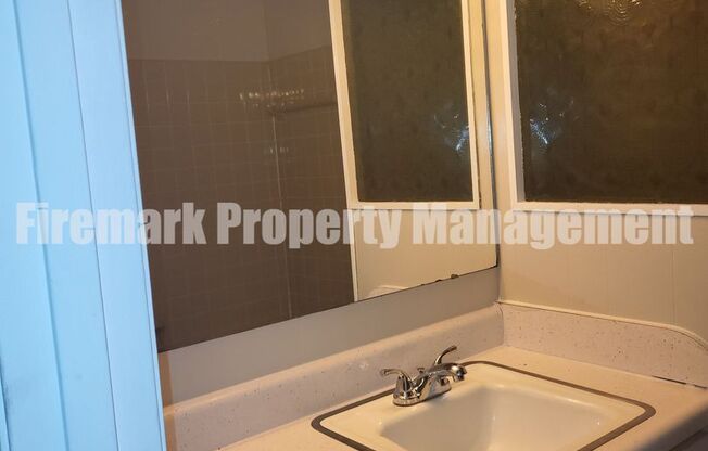 2 beds, 1 bath, 1,000 sqft, $1,100, Unit 12