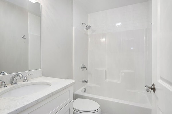 20 B HAWTHORNE