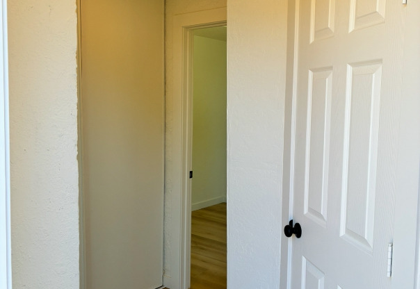 37 HOLLYWOOD AVE