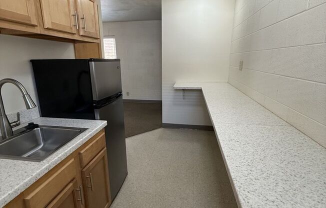 Studio, 1 bath, 500 sqft, $625, Unit 1024 SUNSET #04