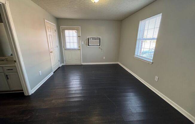 1 bed, 1 bath, 560 sqft, $745, Unit J64