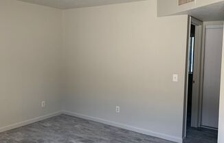 2 beds, 1 bath, 700 sqft, $1,100