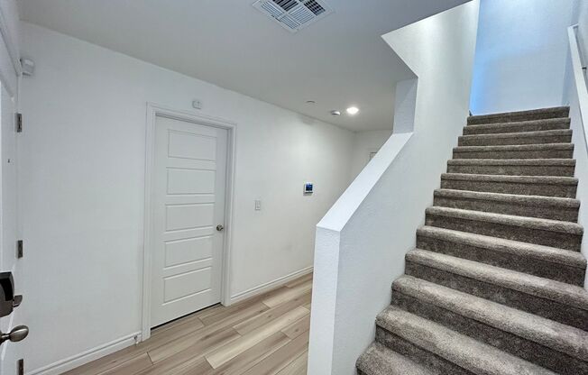 3-Story Townhome 4 Bedrooms 4 Bathrooms!