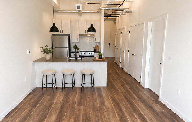 1 bed, 1 bath, 766 sqft, $2,925, Unit 407