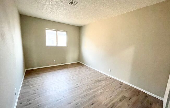 2 beds, 1 bath, 898 sqft, $1,100, Unit Unit D