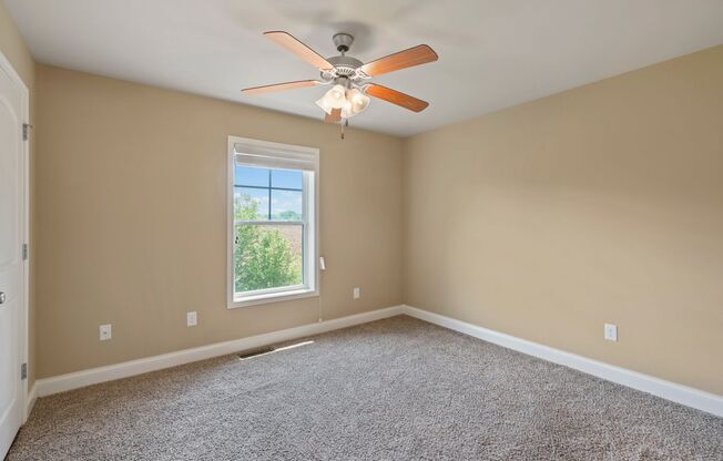 2 beds, 2.5 baths, 1,115 sqft, $985, Unit 62