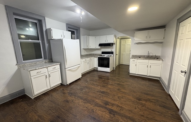 1941 1939 S WINONA LN