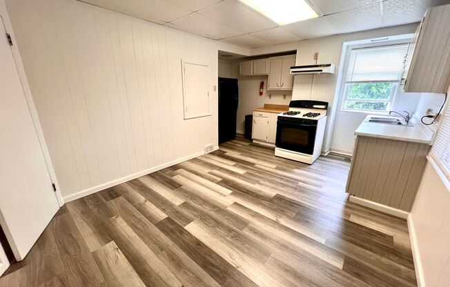 Troy Hill - 3 Bedroom 1.5 Bathroom - Updated Duplex