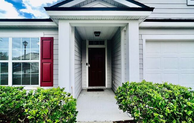 Beautiful 3 bedroom home with 2 bathrooms located in St James Place in North Jacksonville!!