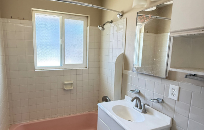 2 bedroom in the heart of Denver! 1 month free!