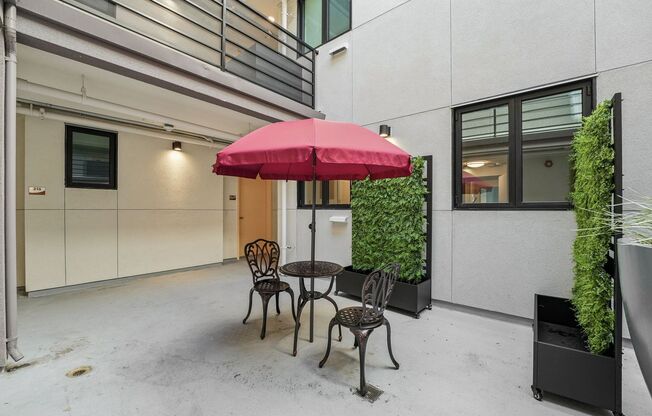 1 bed, 1 bath, 110 sqft, $1,100