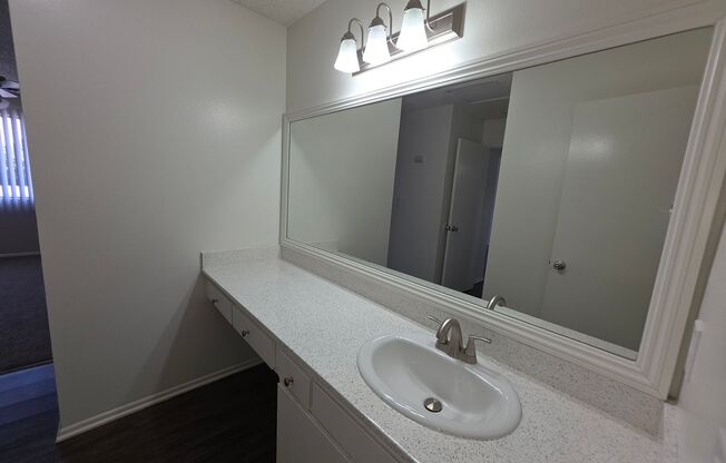 1 bed, 1 bath, 713 sqft, $2,075, Unit A122