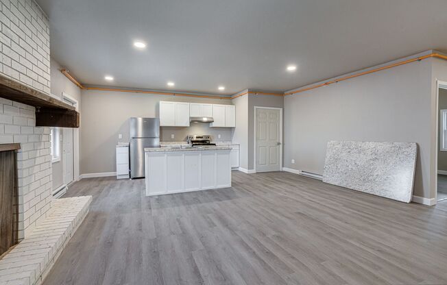 3 beds, 1 bath, 1,250 sqft, $1,999, Unit 3015 - P1