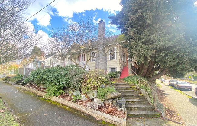 Great location! cute bungalow!